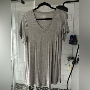 HUE Heather Gray Short Sleeve V-Neck Top